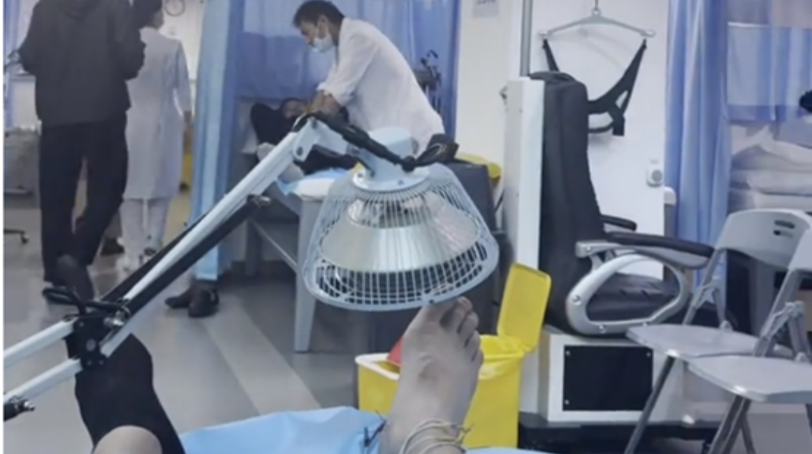 Experience the electroacupuncture therapy of Traditional Chinese Medicine.