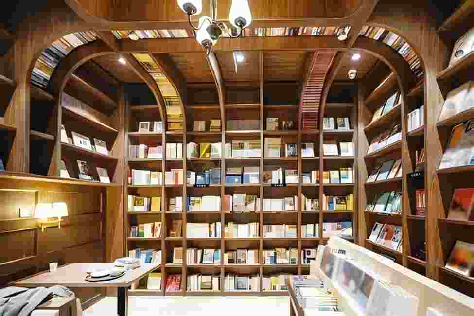 Will China's Internet-famous bookstores become photo props?