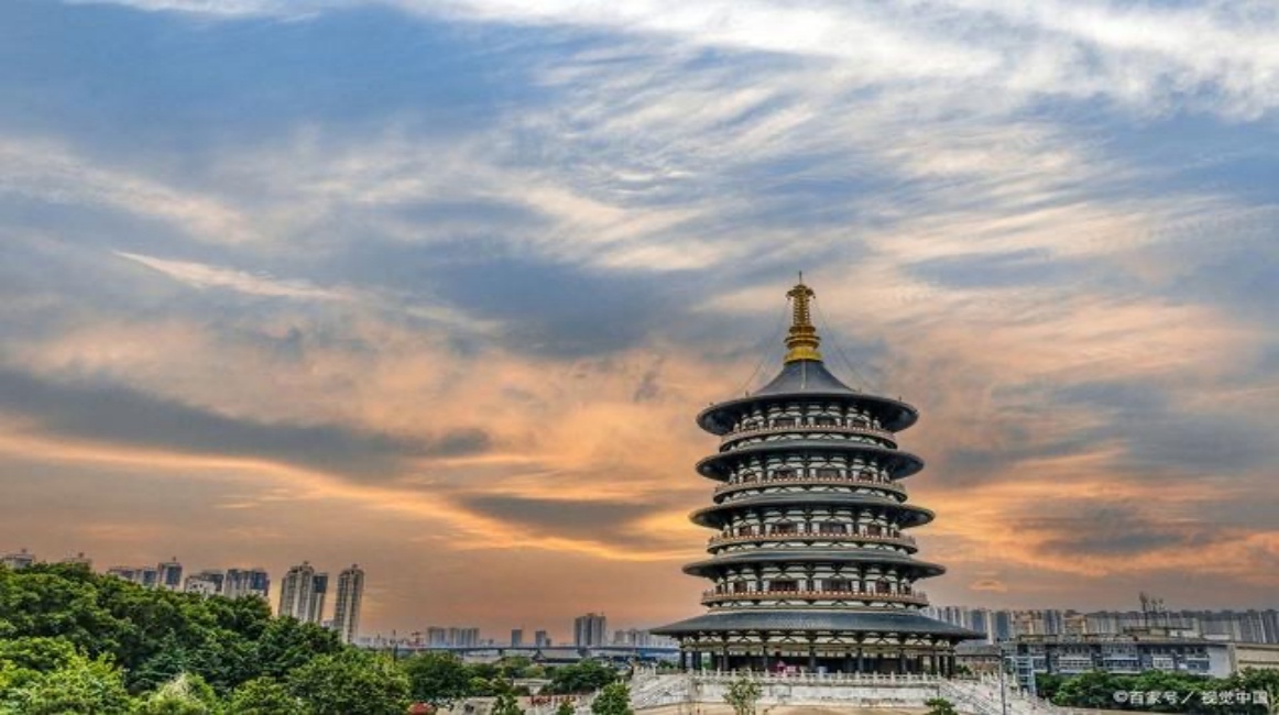 Travel Notes of Luoyang: A Poetic Painting of a Thousand-Year-Old Capital