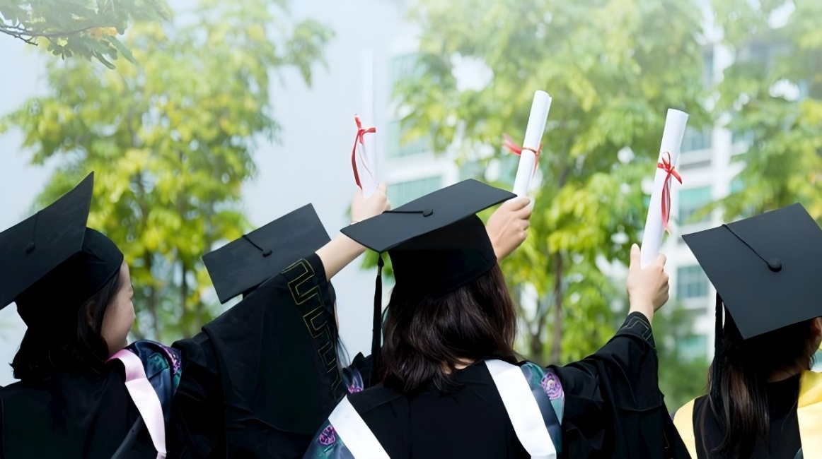 Are Chinese College Graduates Unemployed Right After Graduation?