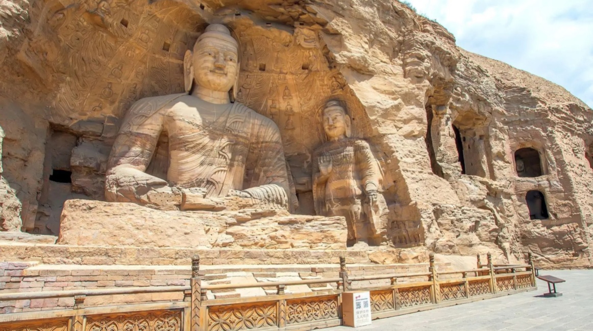 Dunhuang: Thousand-year Buddha Light in the Sea of Sand