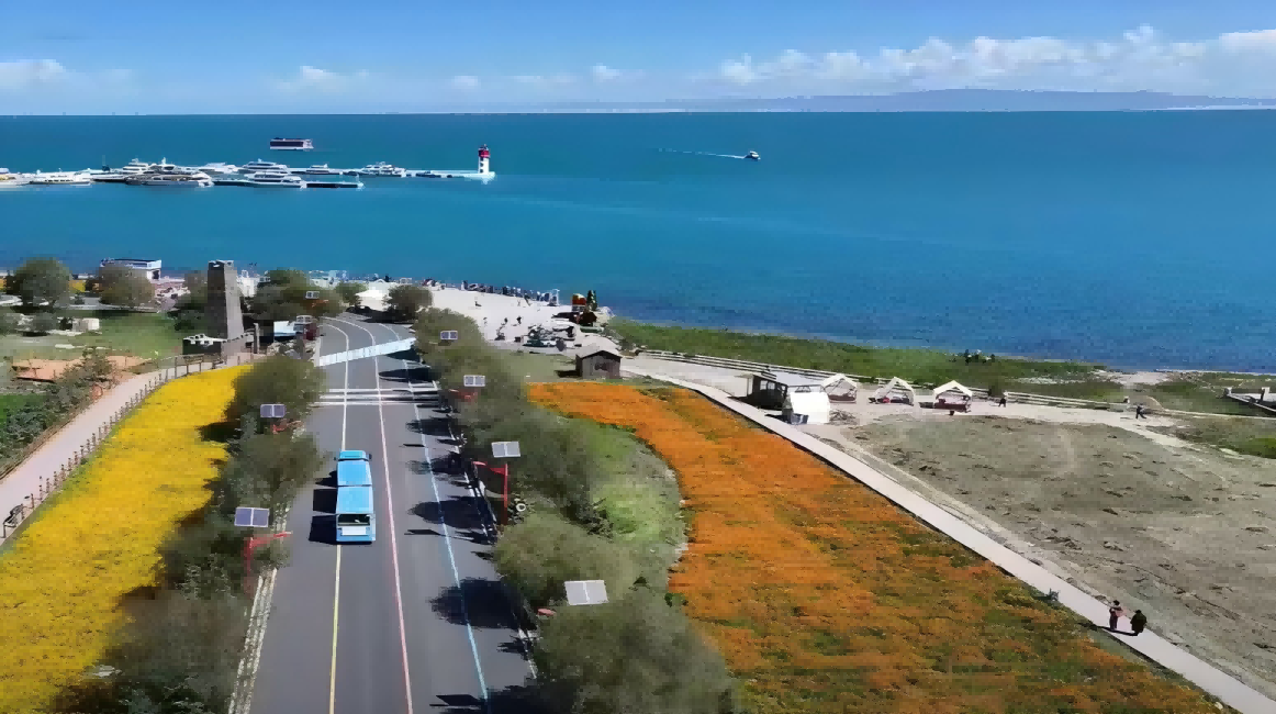Qinghai Lake unveils its amazing autumn colors in NW China’s Qinghai