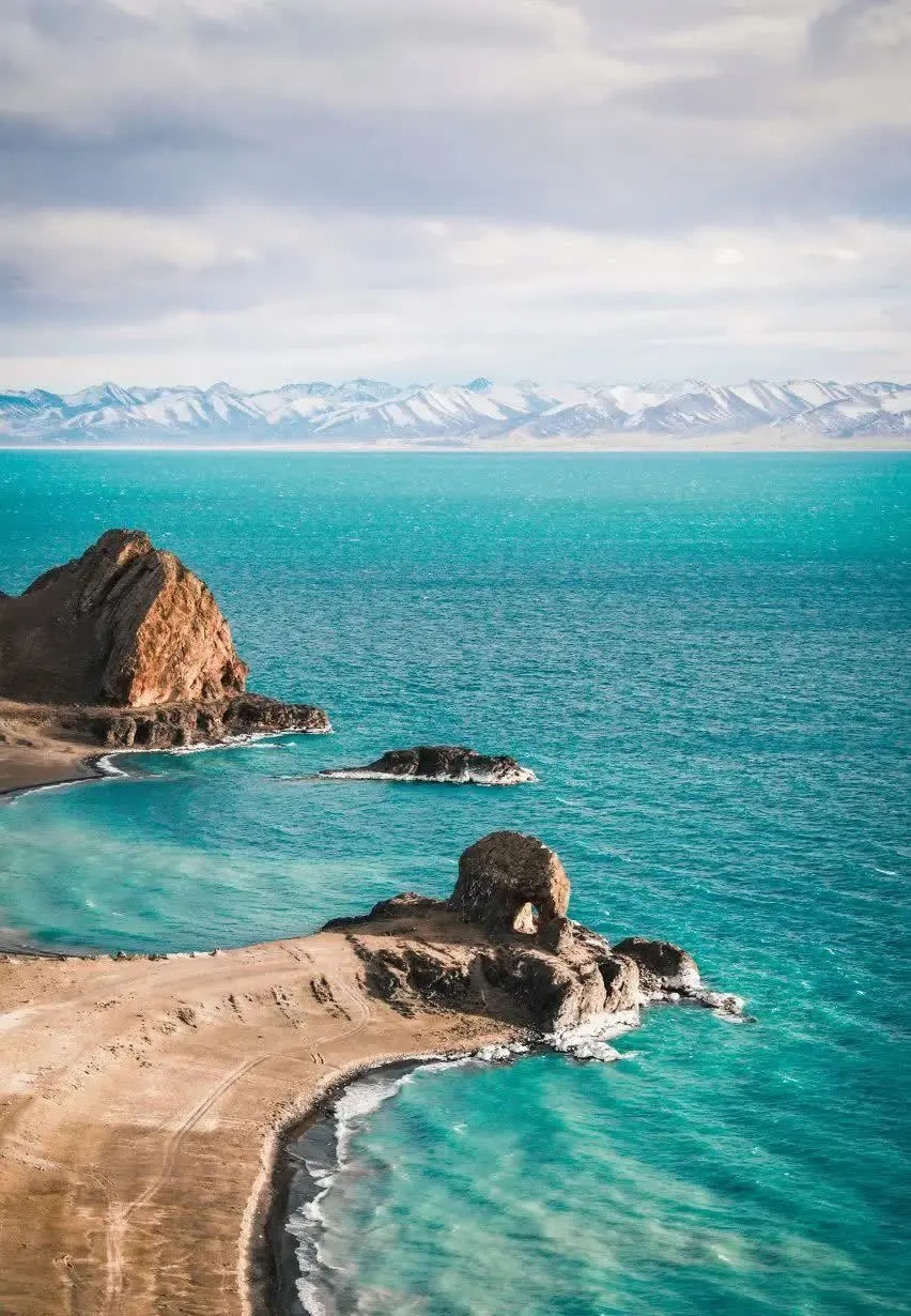 Gate of Heaven Exploring the Treeless City in Northern --Tibet Nagqu