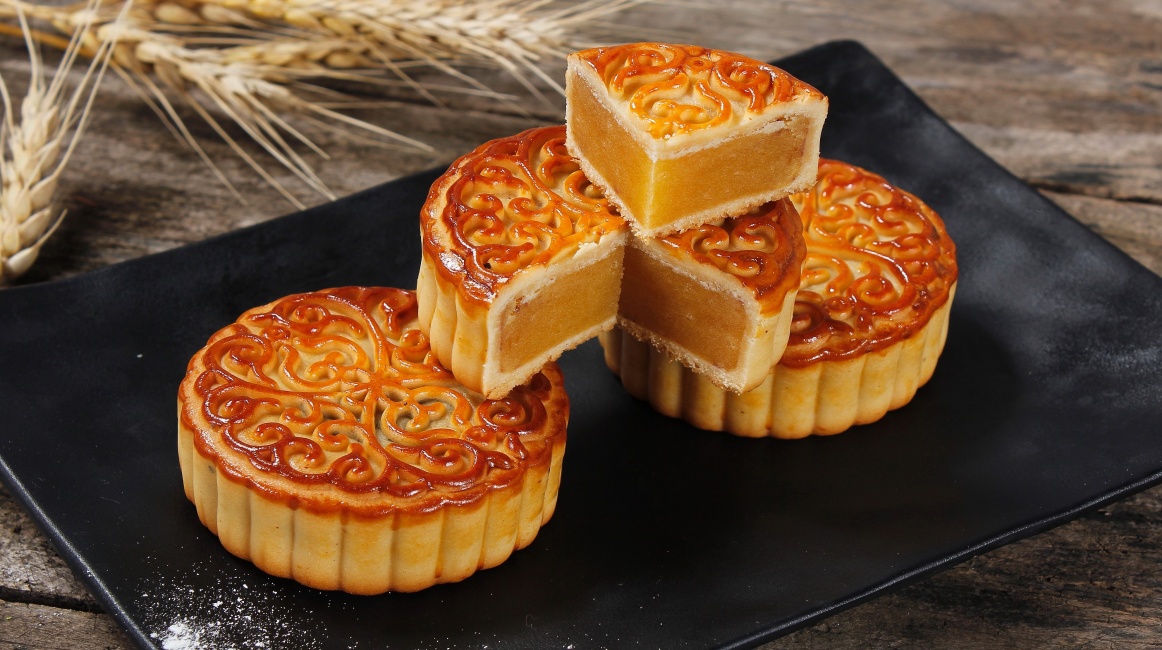 The Taste of Reunion in a Mooncake