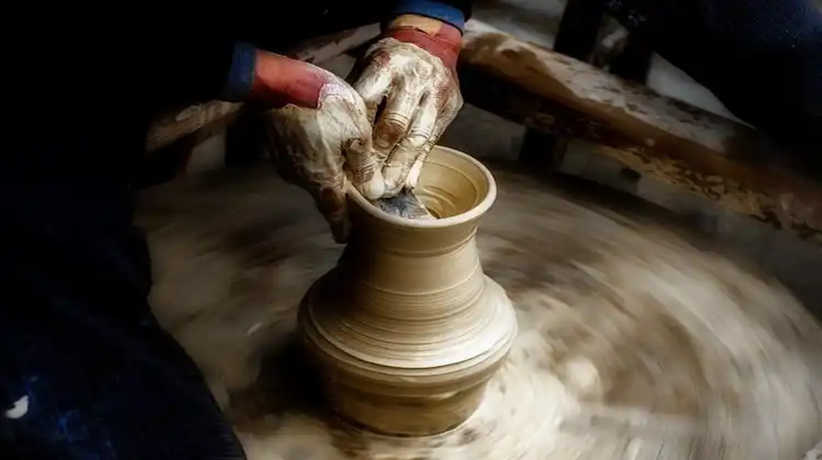 Earth and Fire Forging the Soul, Art Inheriting a Millennium—Insights into Chinese Ceramic Art Creation